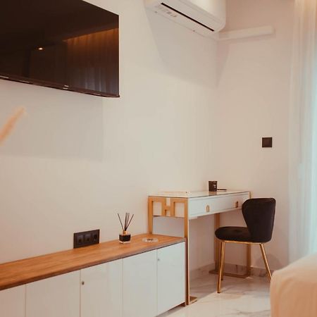 Aelia - Luxury Central Suite Александроуполис Экстерьер фото